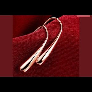 Tear drop earrings gold